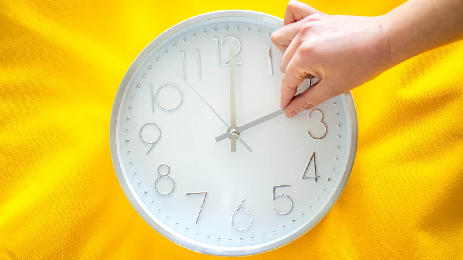 Avrupa'da pazar gecesi yaz saati uygulaması başlıyor